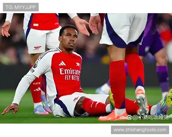 曼联防守体系漏洞频出问题在近期比赛中显现,对球队稳定性与表现造成影响 曼联防守体系漏洞频出问题在近期比赛中显现,对球队稳定性与表现造成影响