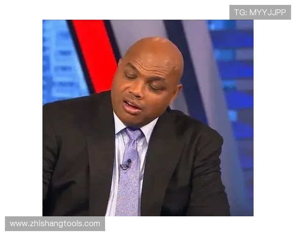 巴克利内线强攻主导进攻，改变对手防守布局